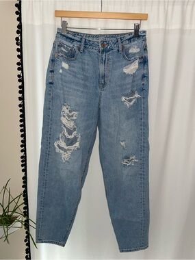 American Eagle relaxed mom jeans denim women’s 4 long high rise jean ripped